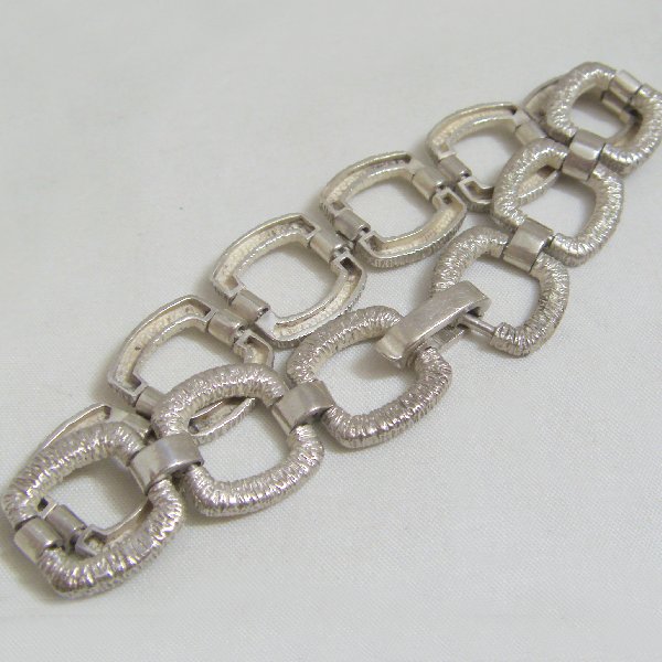 (b1264)Silver bracelet with square links.